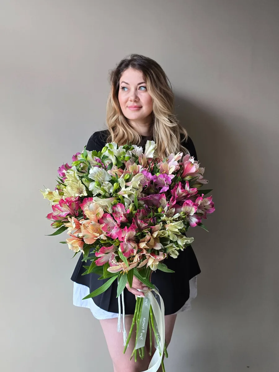 🌸 Альстромерия — цветок, который влюбляет в себя с первого взгляда

Нежные лепестки, стойкость и не