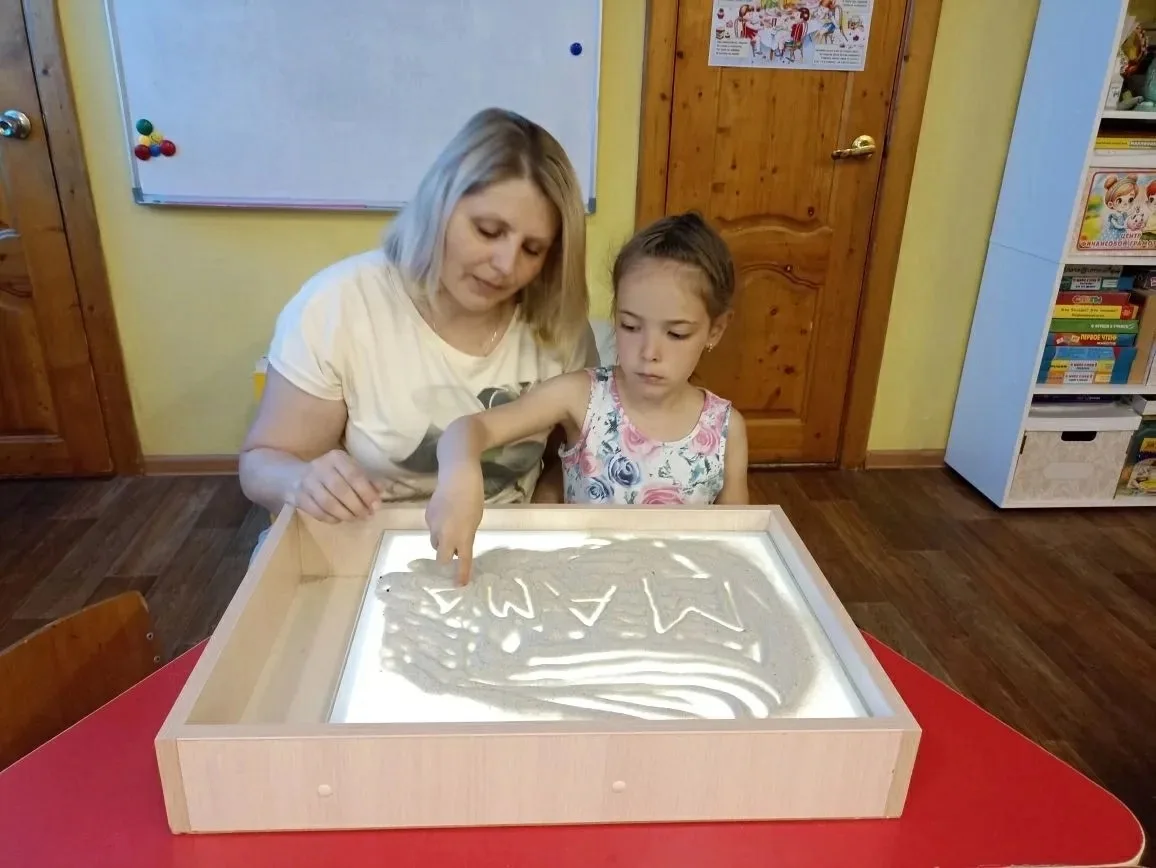 🌼🌼🌼Лето — идеальное время, чтобы весело заняться развитием речи!
❓Знаете ли вы, что обычная песоч