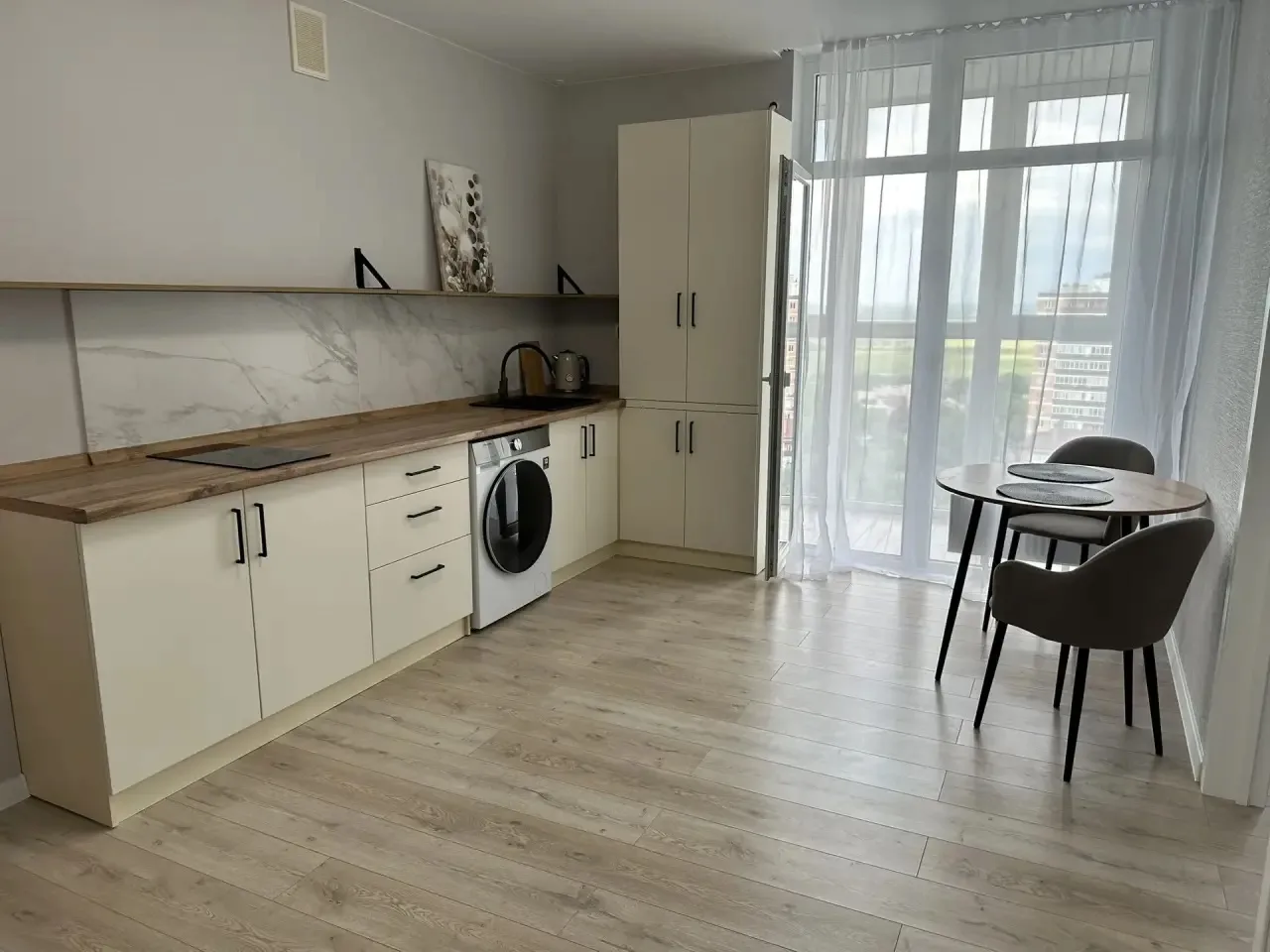 Сдаётся 1к.кв. , 37 м2 , 12 этаж . 
📍ЖК Семья 
Закрытая , охраняемая территория. 
Рядом вся инфраст