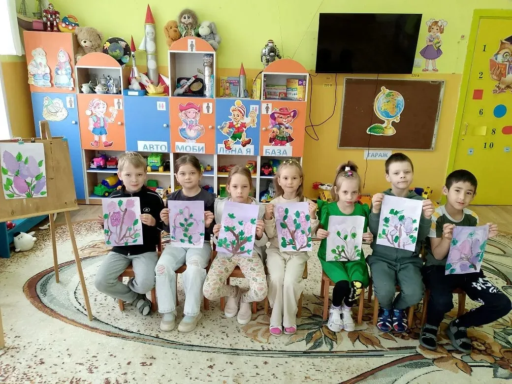 ‎🌿🟣СИРЕНЬ🟣🌿
‎Сегодня в подготовительной группе прошло волшебное занятие по рисованию. Ребята учи