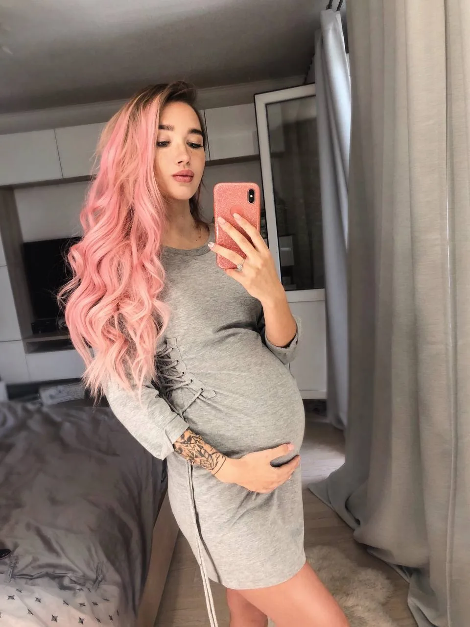Такая я классная беременная была 🙈 на фотках  я буквально за несколько дней до родов Максом! 
Уже з