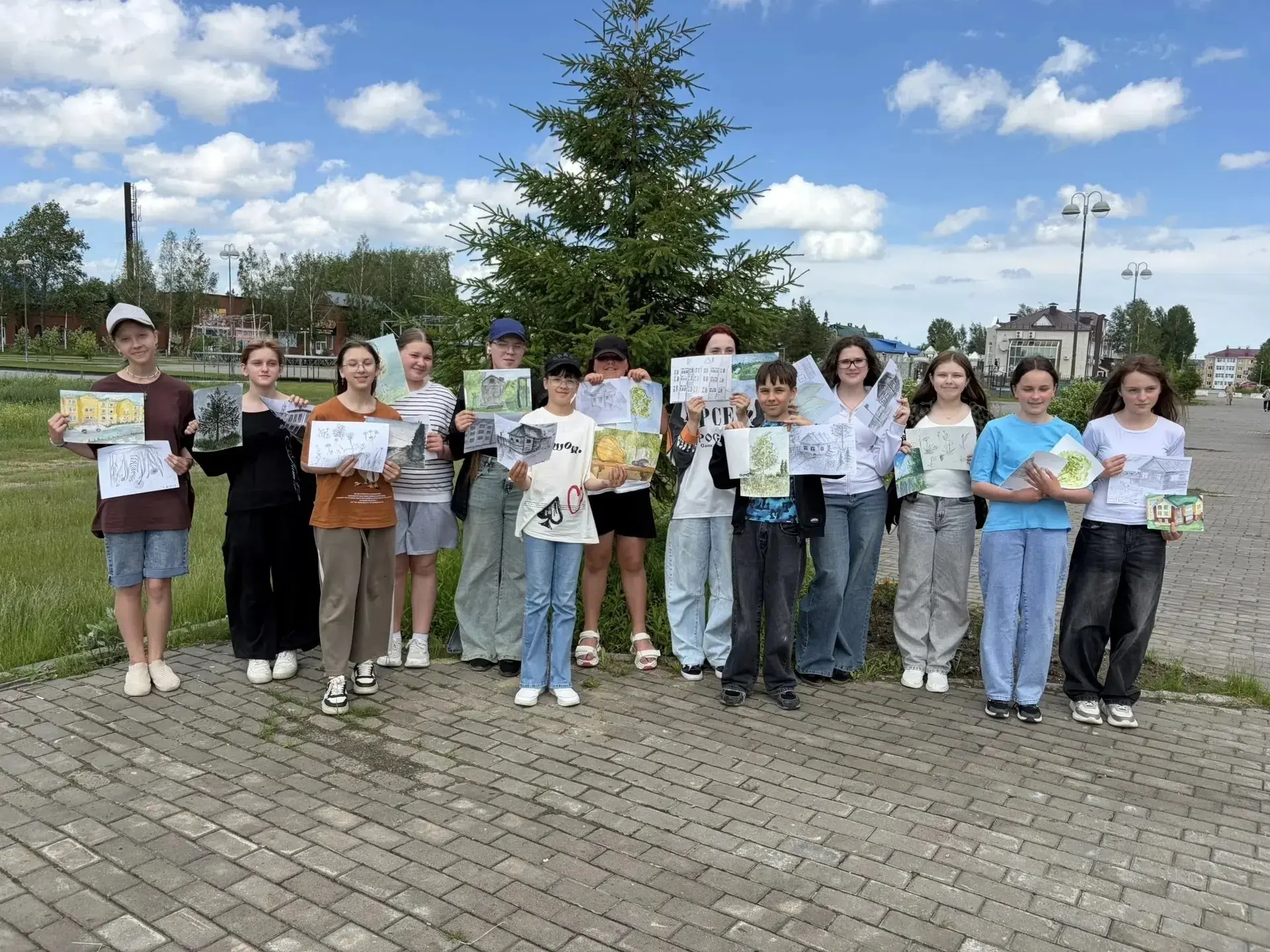 🇷🇺 С Днём России! Поздравление от будущих мастеров кисти! 🎨

Обучающиеся отделения Изобразительно