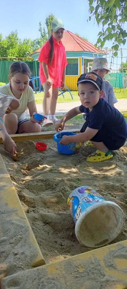 Сегодня в нашем лагере прошёл День добровольца — особенный день, наполненный добрыми делами и теплом