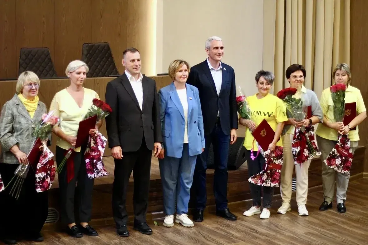 🧰 «О ВАЖНОМ»

Депутат ГД ФС РФ, член фракции «ЕДИНАЯ РОССИЯ» Светлана Викторовна Разворотнева вмест