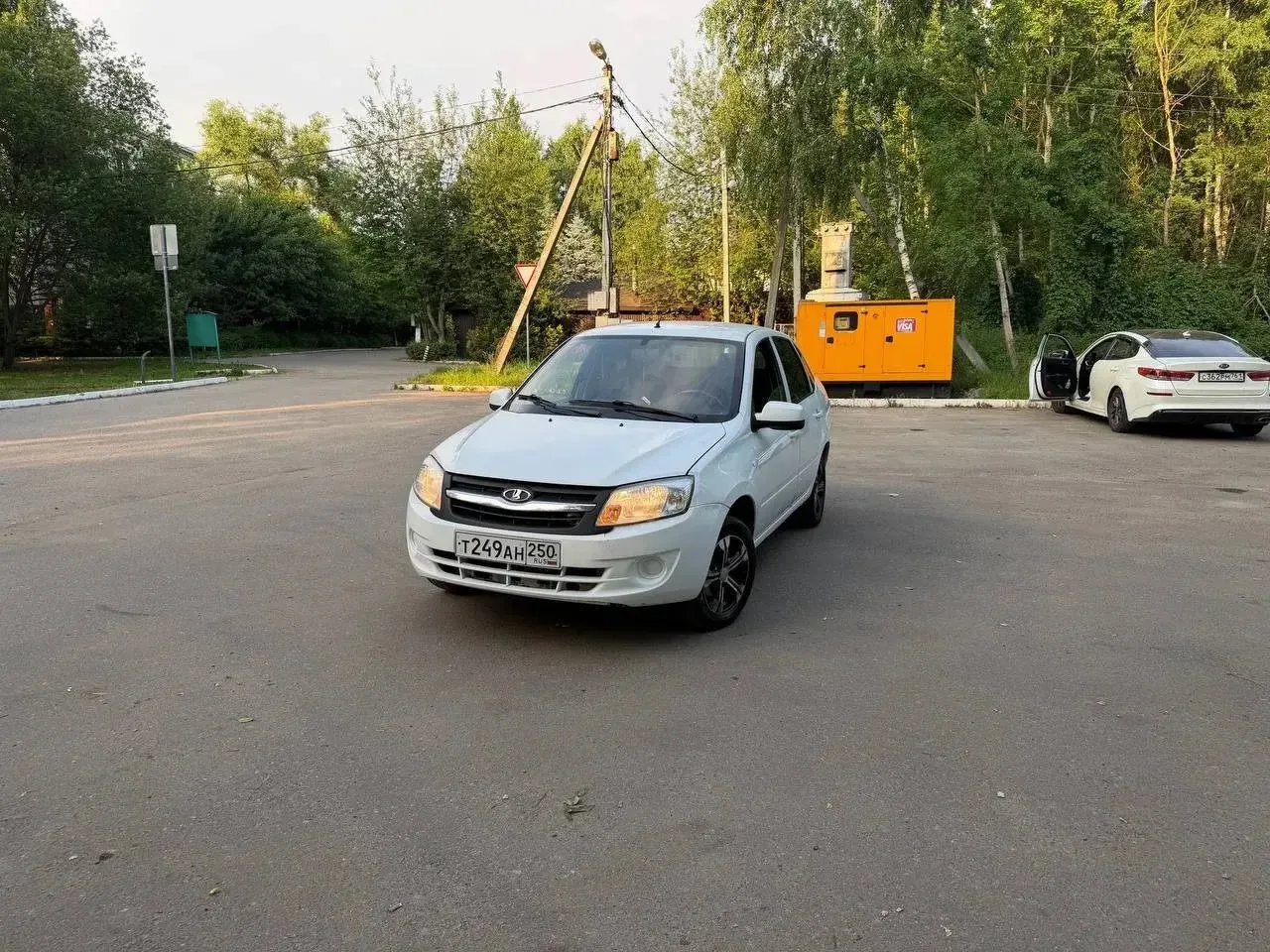 ВАЗ (lada) Granta 
1.6 МКПП 2012 год 

✅гранта в родной краске ( крашено вторично только крышка бага