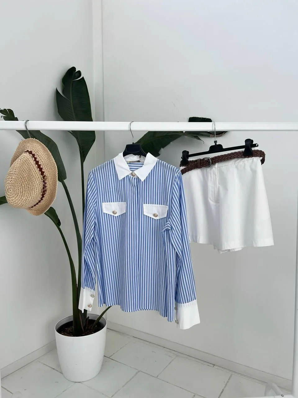 Рубашка 65€ one size
Бермуды 55€
Ремень 39€
Шляпа 30€

Final Sale - no returns
Возврата и обмена нет