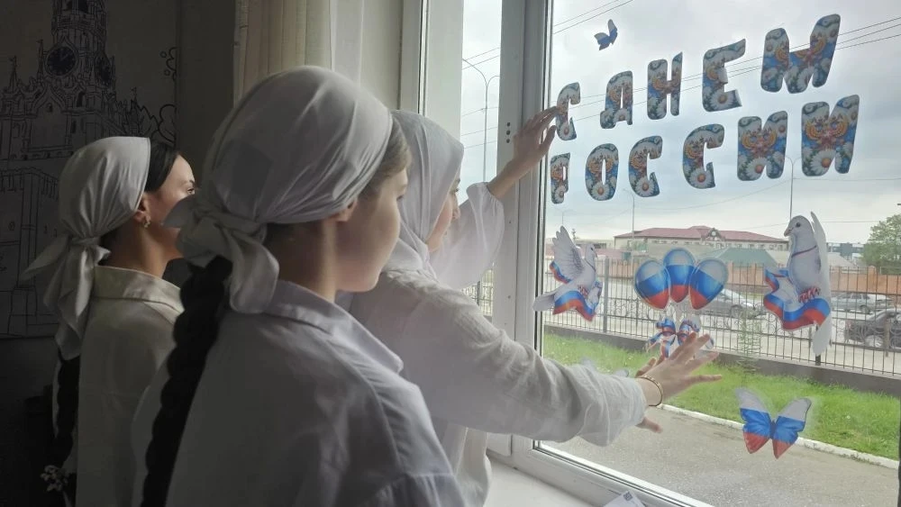 Акция «Окна России» 🇷🇺🪟

В центре прошла Всероссийская акция «Окна России», приуроченная к праздн