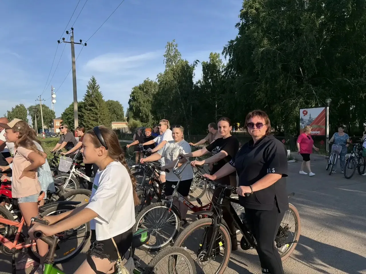 Духовницкие библиотекари проехали с ветерком в честь Дня России! 🇷🇺

В преддверии главного государ