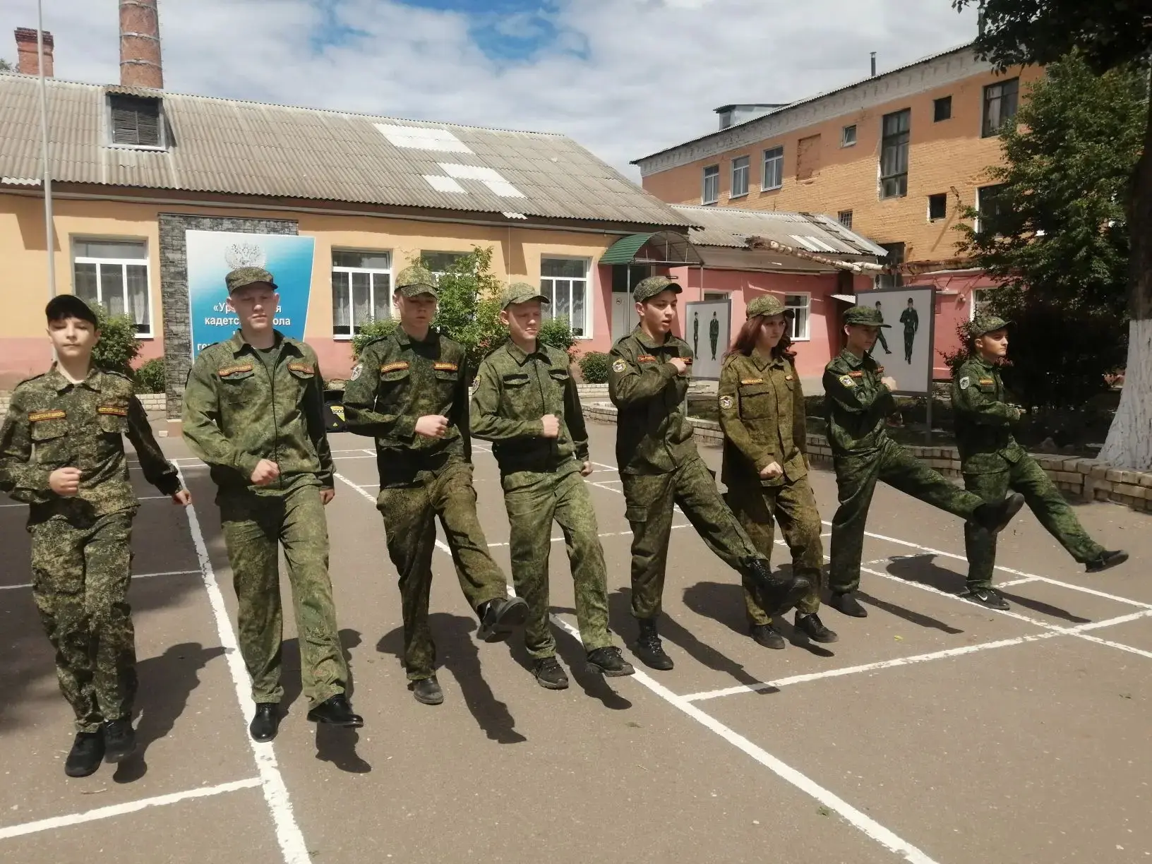 Воспитанники Урюпинской кадетской школы успешно прошли учебные сборы!

В рамках мероприятий кадеты о