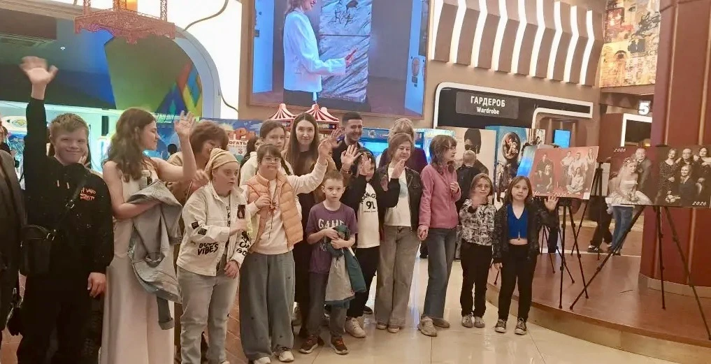 Праздник детства "Вверх по волшебному дереву"

260 детей и взрослых из семей, получающих помощь в бл