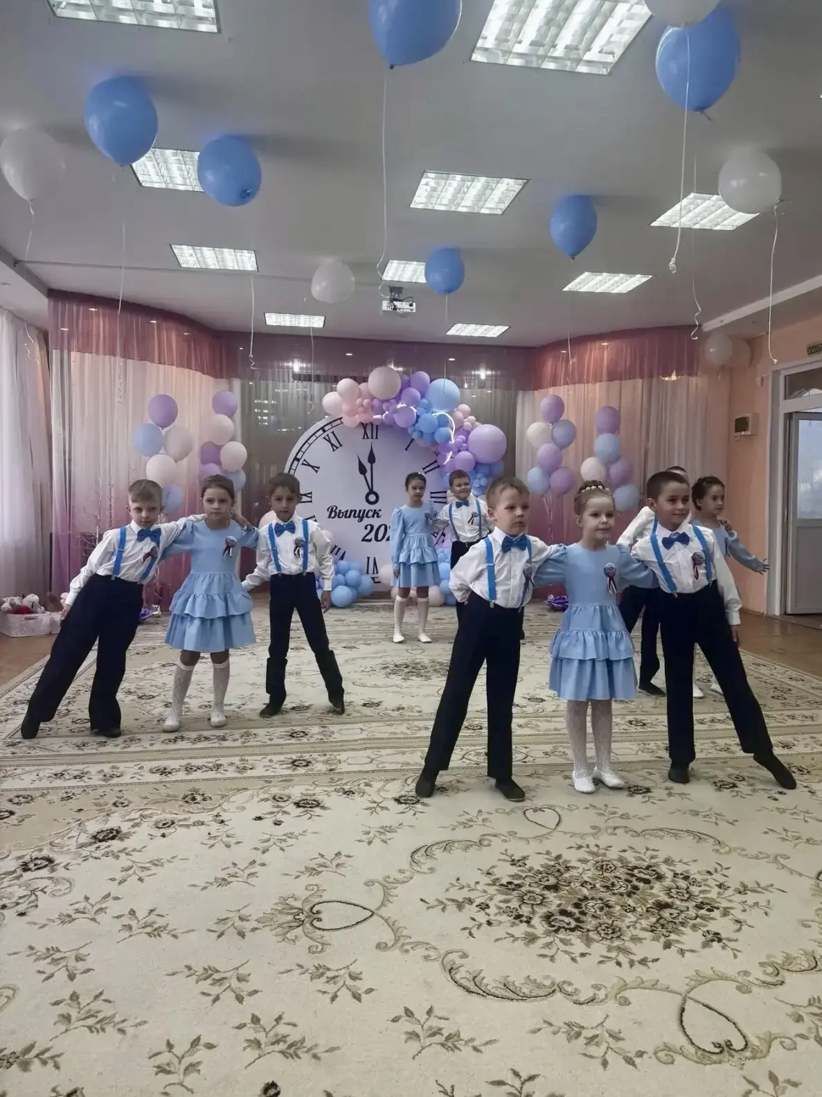 Поздравляем выпускников детского сада! Спасибо за улыбки, шалости и тёплые воспоминания — вы сделали