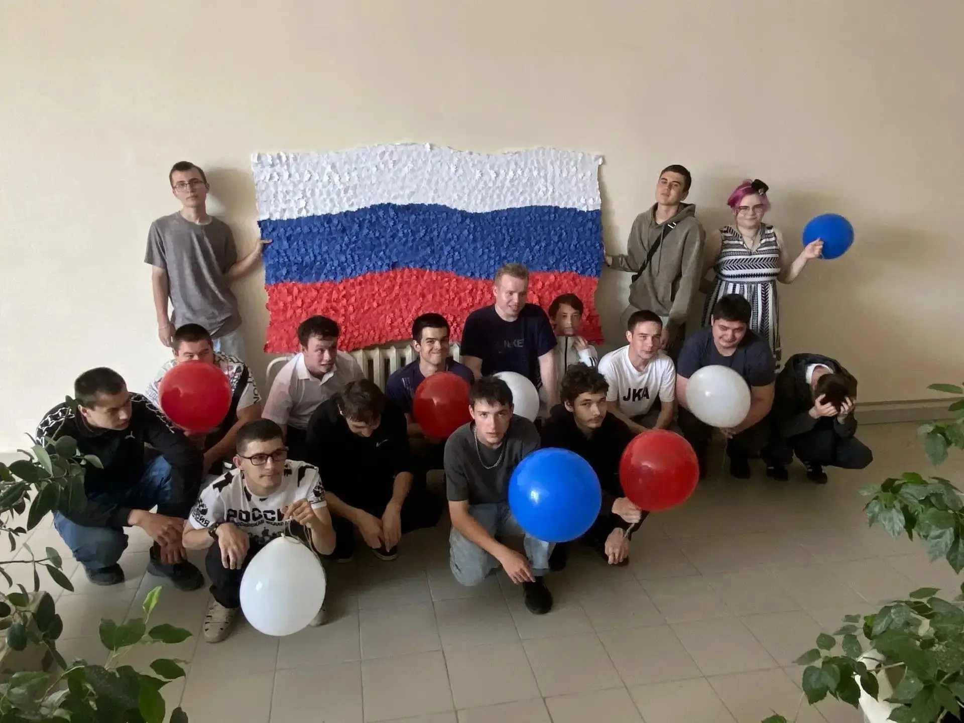 ⭐Мастер-класс «Изготовление флага России🇷🇺 из цветной бумаги»
☝️В рамках патриотической акции «Вст