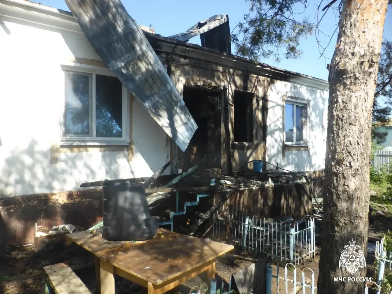 В селе Полековское Марковского района произошел пожар площадью 104 квадратных метра.

Лампу для обог
