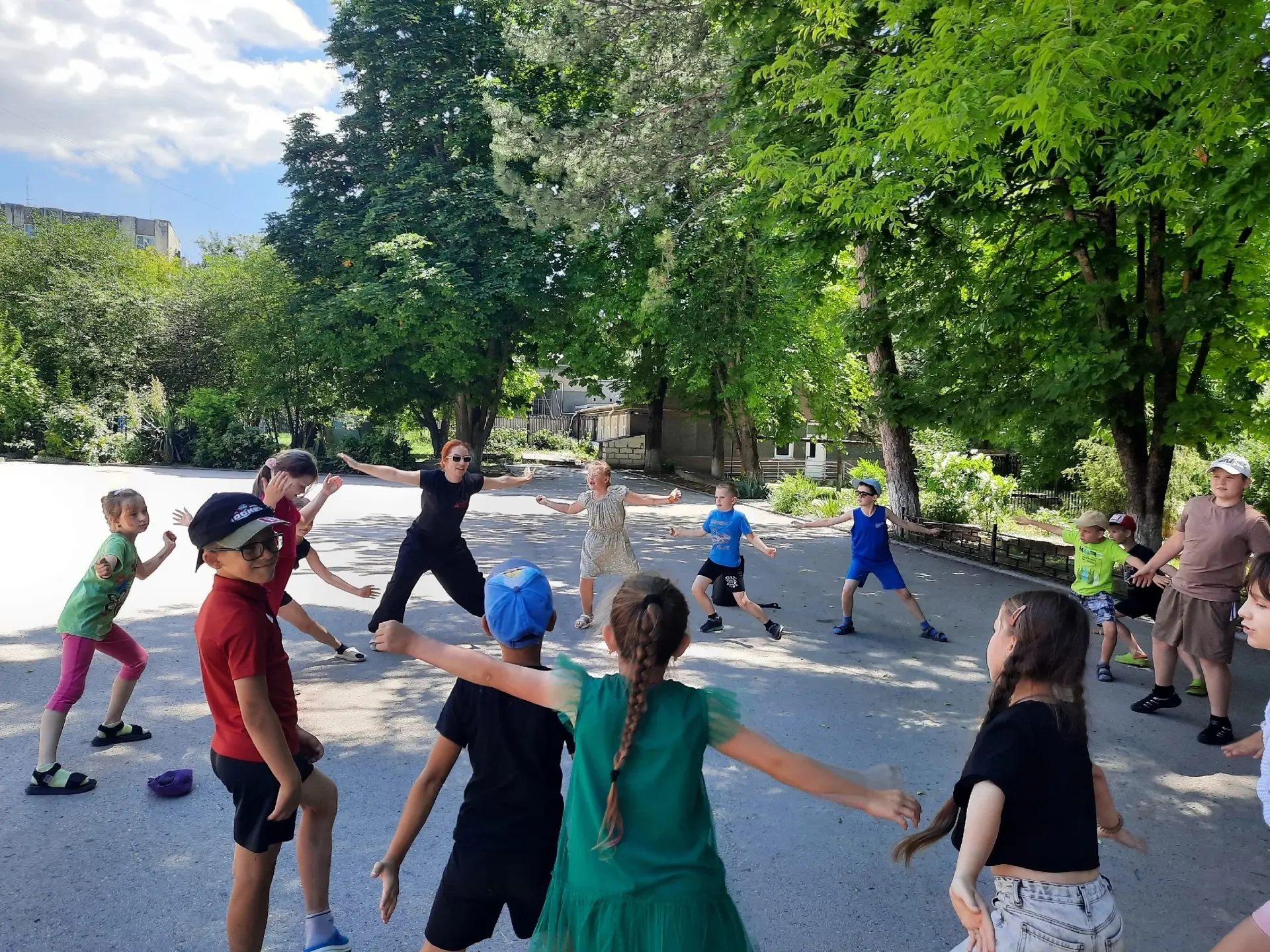 💃Энергия ритма зажгла наш лагерь!

Наши ребята окунулись в мир танцев и веселых игр на программе «Э