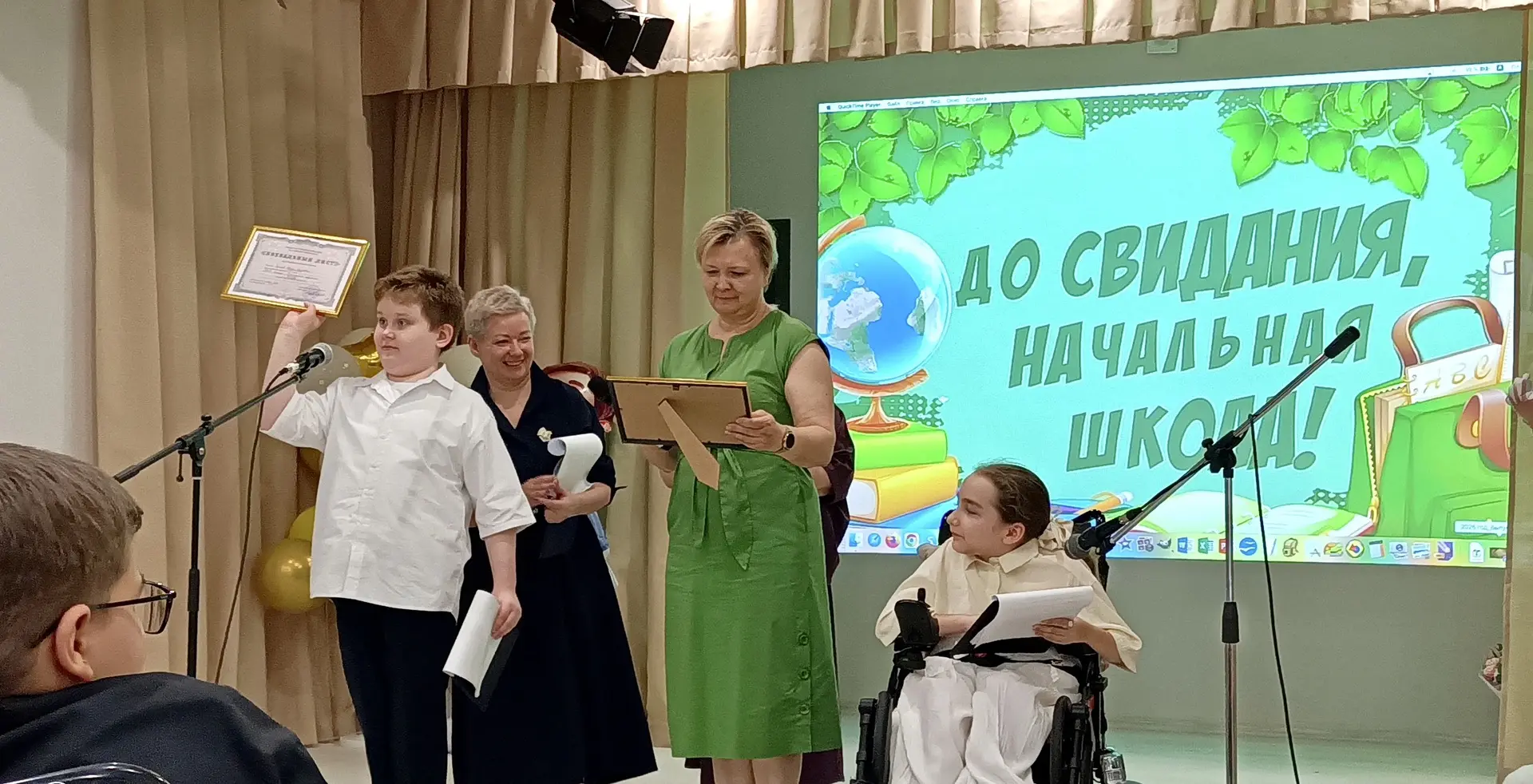💚👩‍🎓До свидания, начальная школа! 

Учебный год официально окончен, и в школе сейчас тихо — идут 