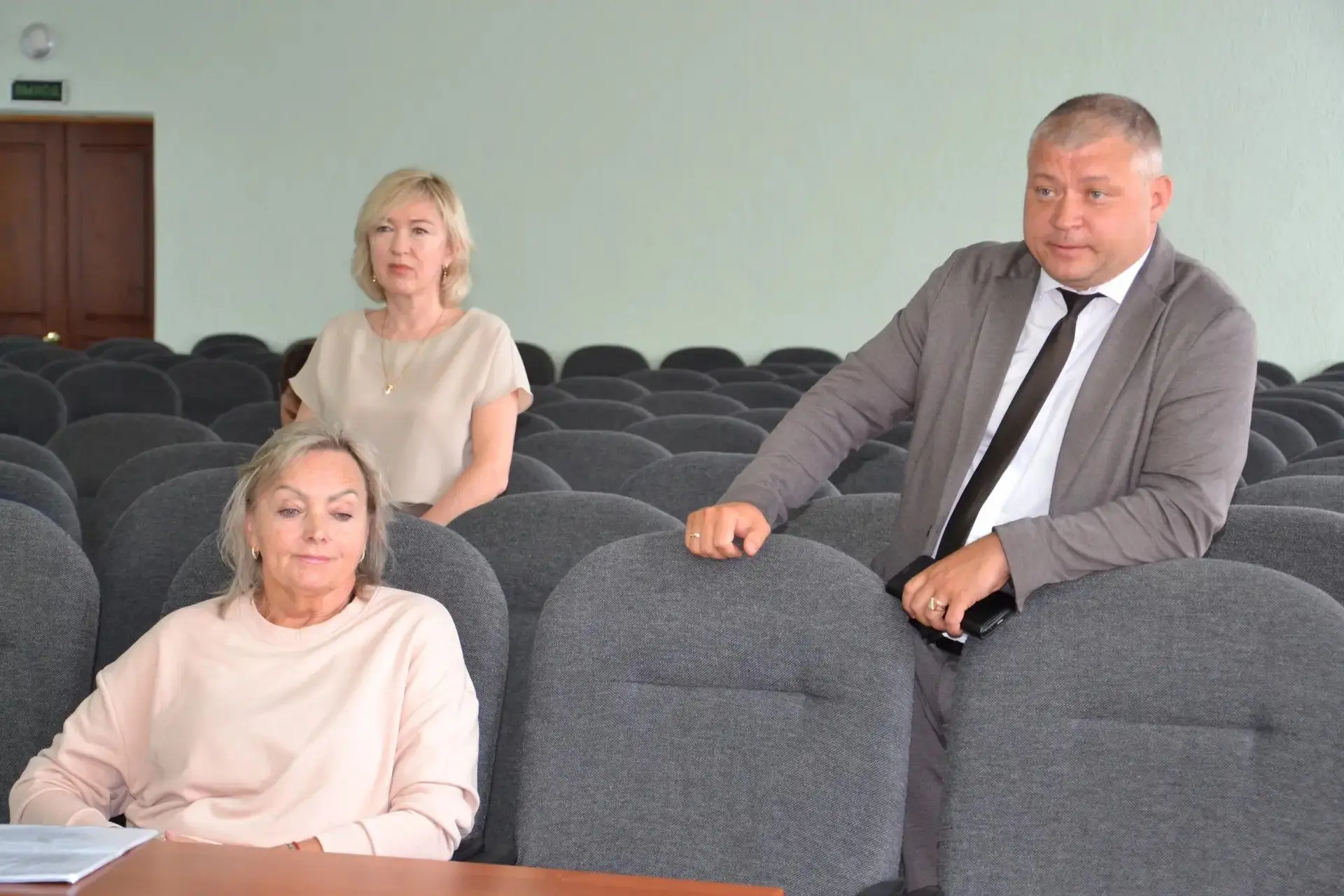 Сегодня провёл приём граждан.

 ✅ Совместно с коллегами рассмотрели вопросы благоустройства дворовой