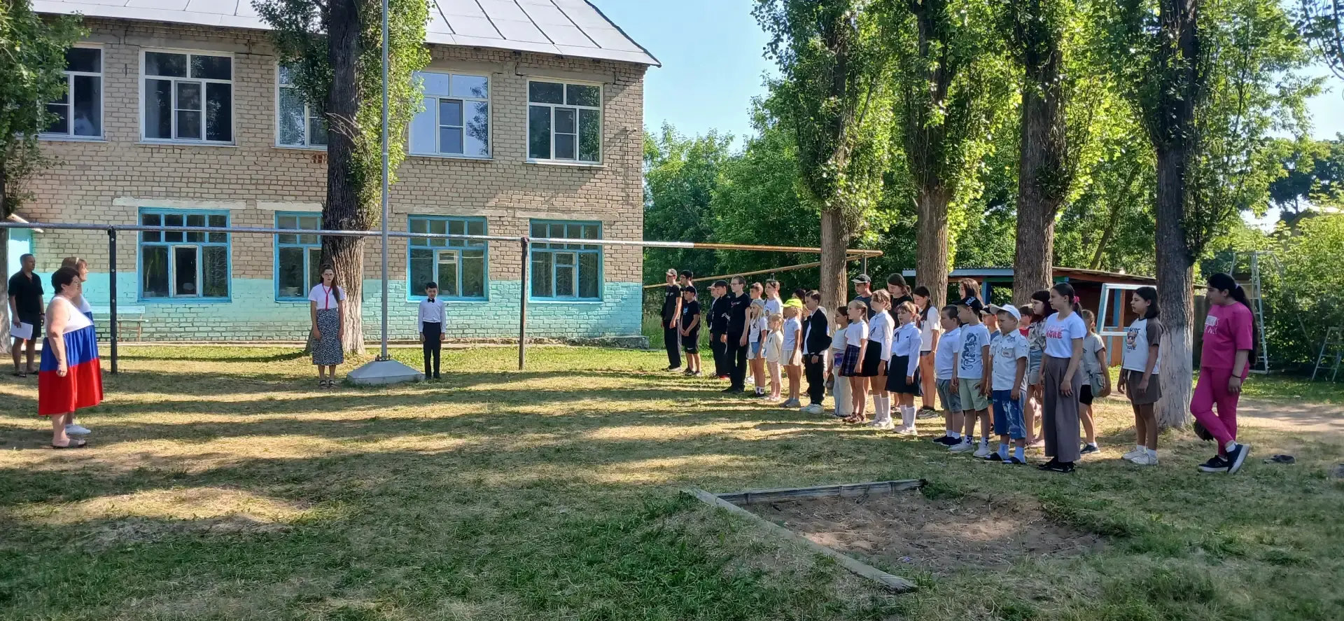 В преддверии великого праздника - Дня России - наш лагерь окунулся в атмосферу патриотизма и гордост