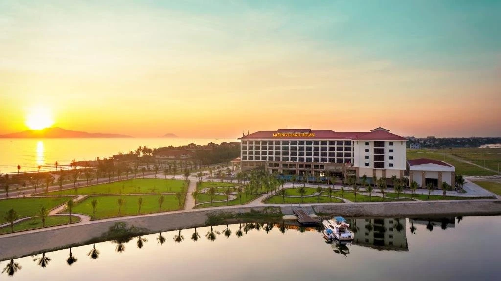 Горящий тур во Вьетнам
Прямой перелет из Москвы,  7 ночей
отель  Muong Thanh Holiday Hoi An Hotel ⭐⭐