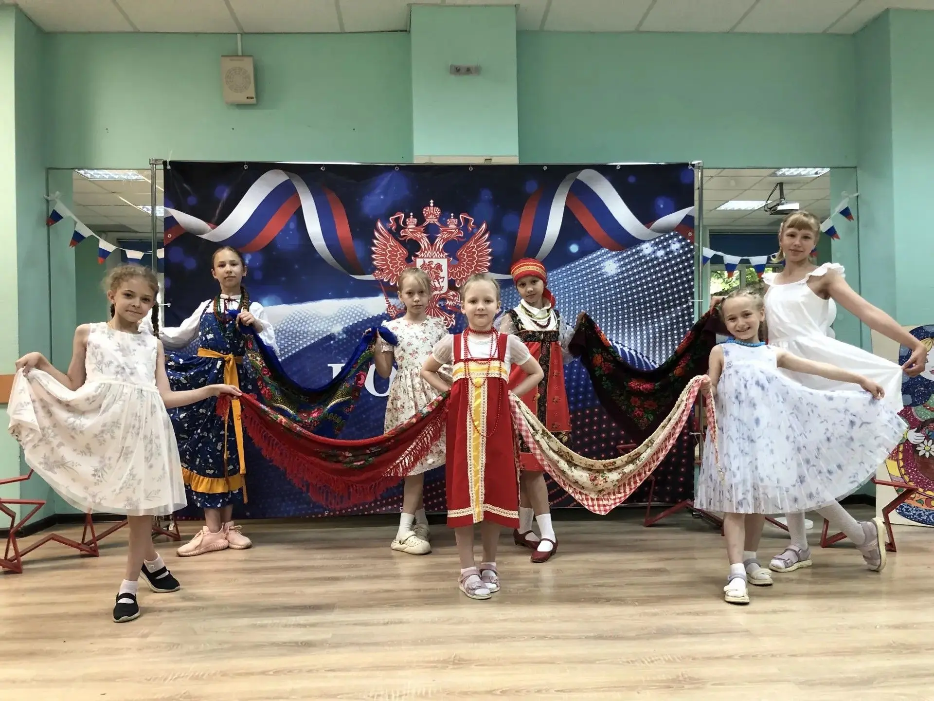 🇷🇺Наши юные красавицы уже готовятся к празднику — Дню России! 🇷🇺✨

Пусть этот день наполнится те