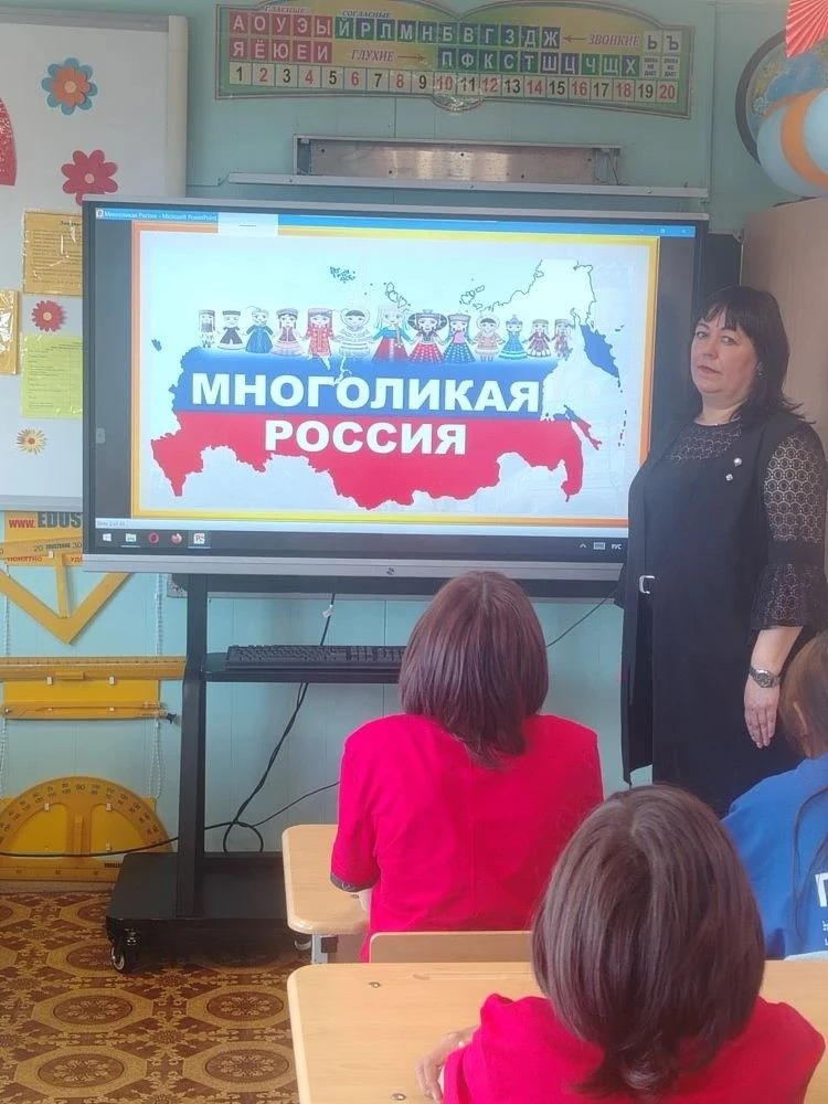 День России в лагере дневного пребывания профильной смены "Смена Первых: Первооткрыватели лета": Пут