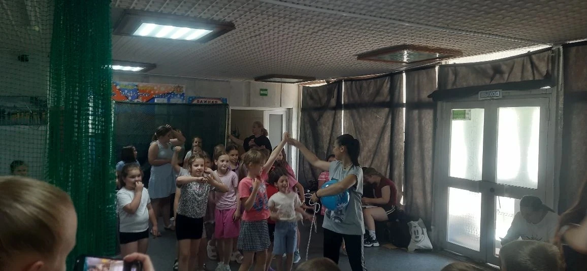 🏃‍♂️ Весёлые старты во Дворце детского творчества!
Сегодня жизнь в нашем пришкольном лагере кипит к