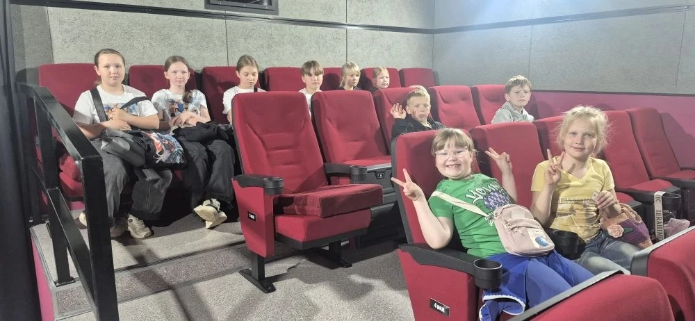 🎬 День 3: Большое приключение! 🍿

🤗 Наши младшие отряды провели невероятно насыщенный день вместе