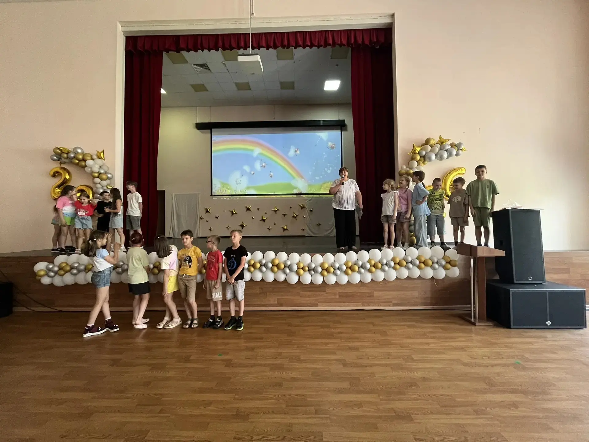 🌟💫 👫 ДЕНЬ ШЕСТОЙ в школьном лагере «Веселые ребята» был посвящен теме цветов🌸🌼🪻👫

☘️🌱Под лоз