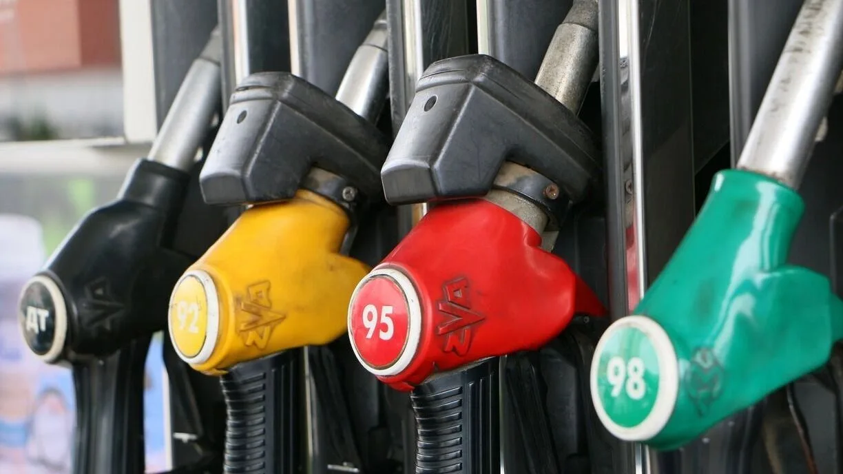 ⛽📄 ФАС планирует наказать две компании из-за завышения цен на бензин в Новосибирской области. Анало