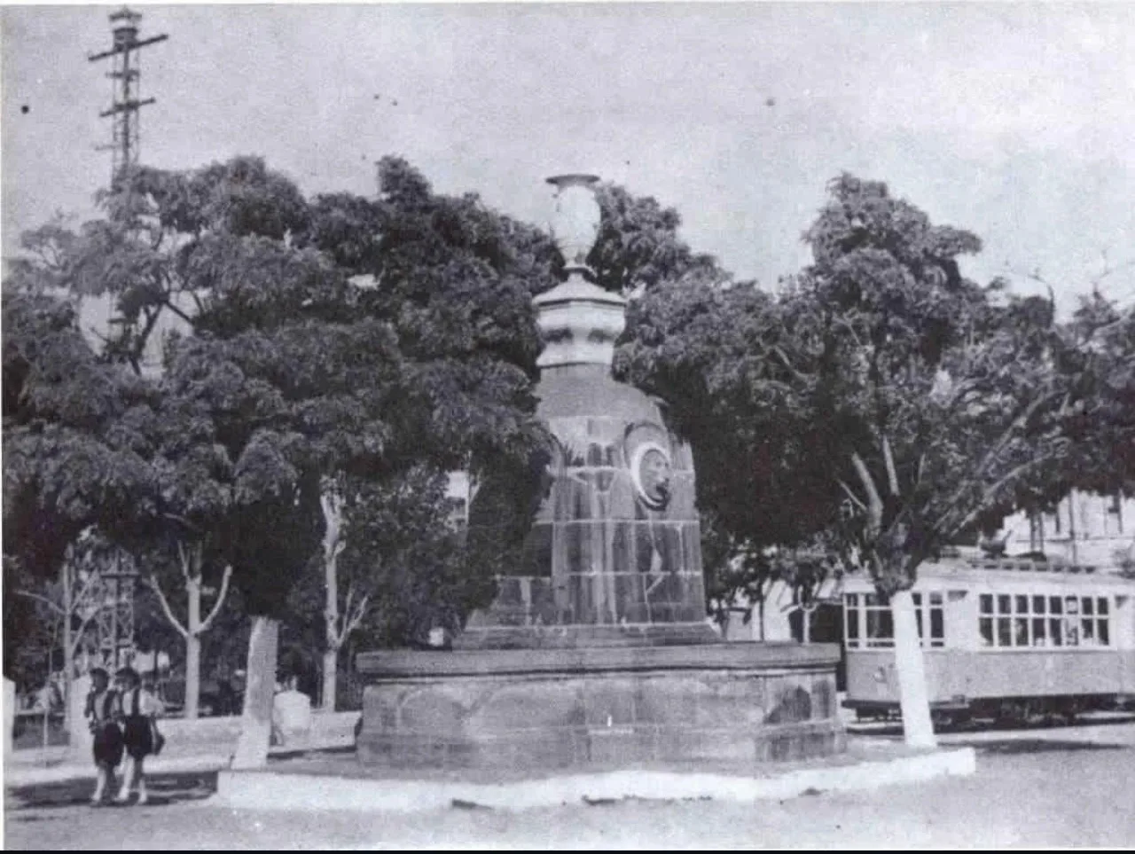 г. Симферополь, проспект Кирова.

На снимке — трамвай, следующий по проспекту Кирова через площадь Ф