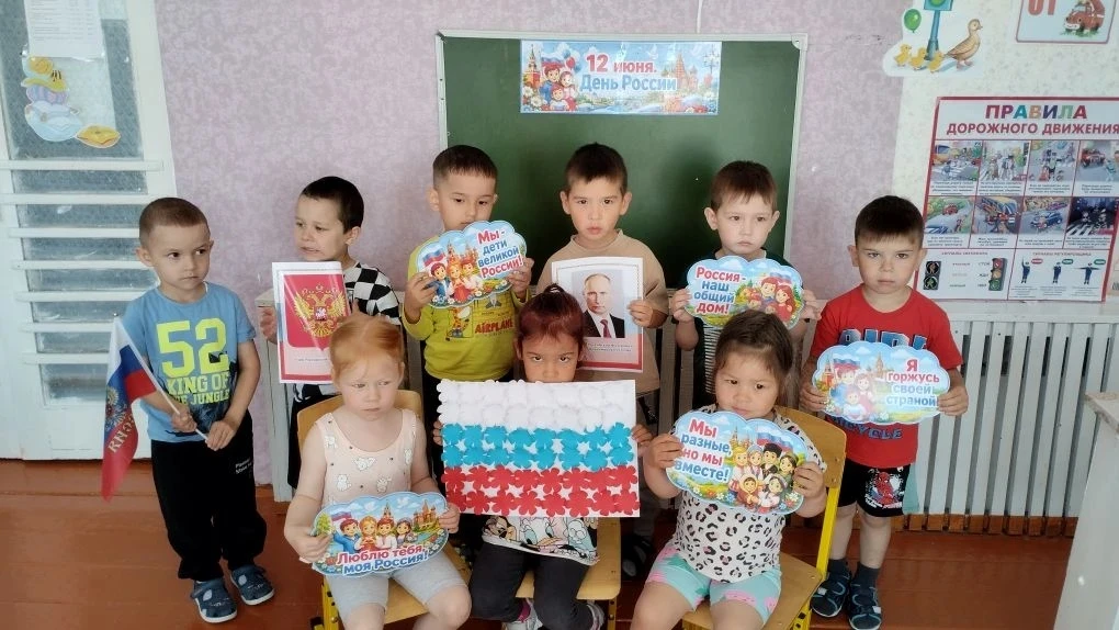 Сегодня во второй младшей группе «Пчёлки» прошло тематическое занятие, посвящённое празднику «День Р