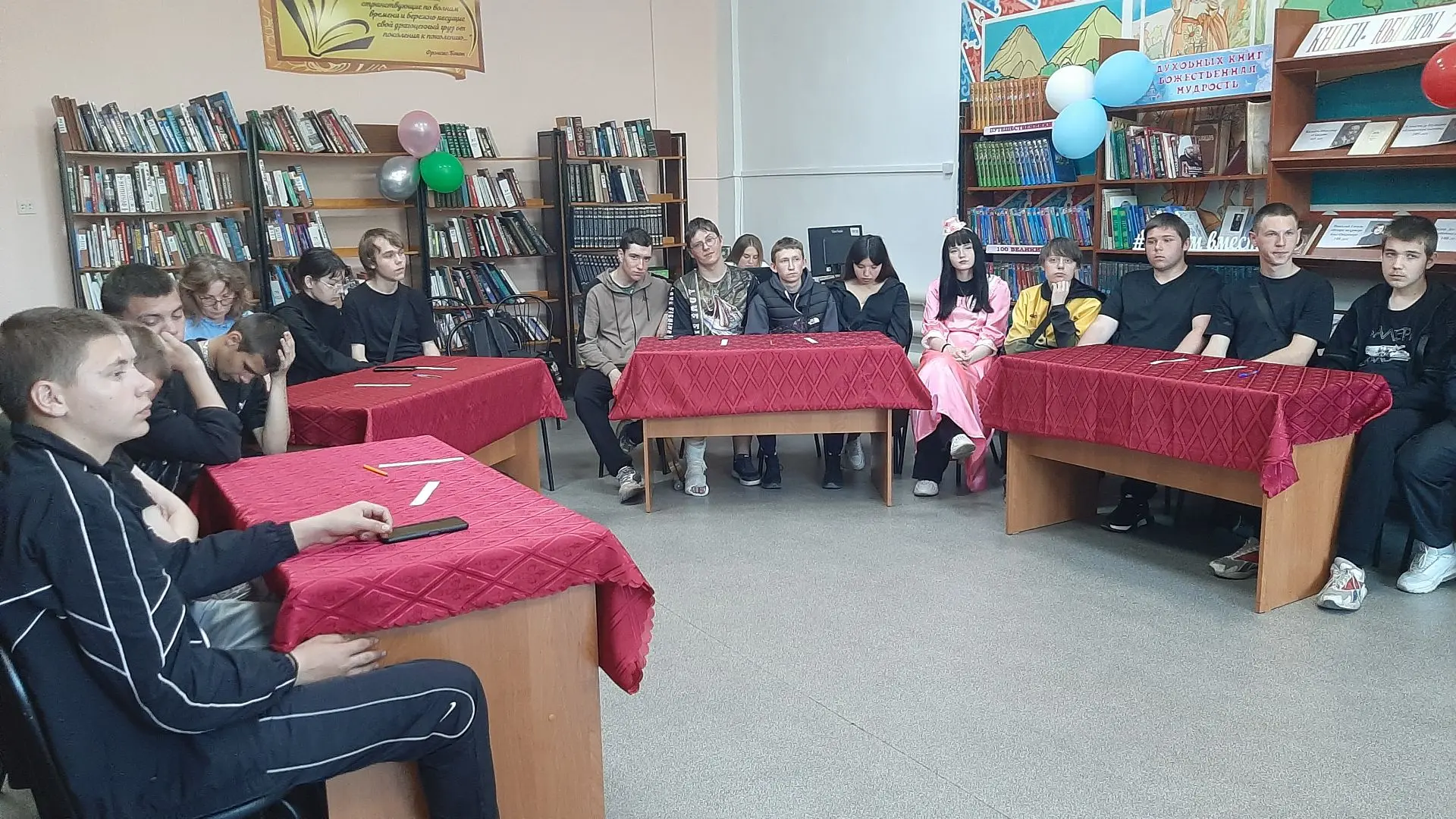 Сегодня в центральной библиотеки студенты аграрного лицея столкнулись с жизнью и творчеством великог