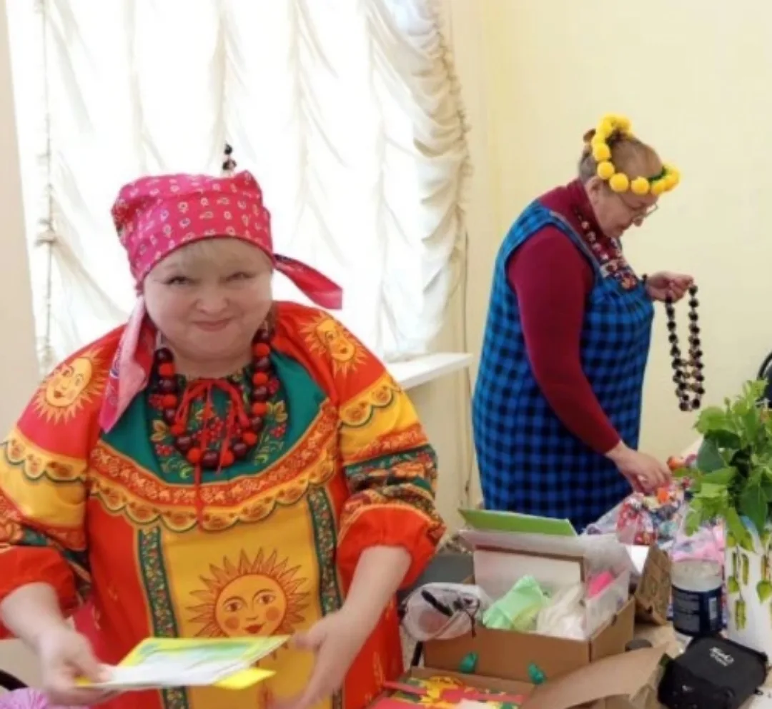 Атмосфера доброго  праздника Троицы в МБУК «ЦКР «Звёздный»  и мы, Дом ремесел  как всегда, в команде