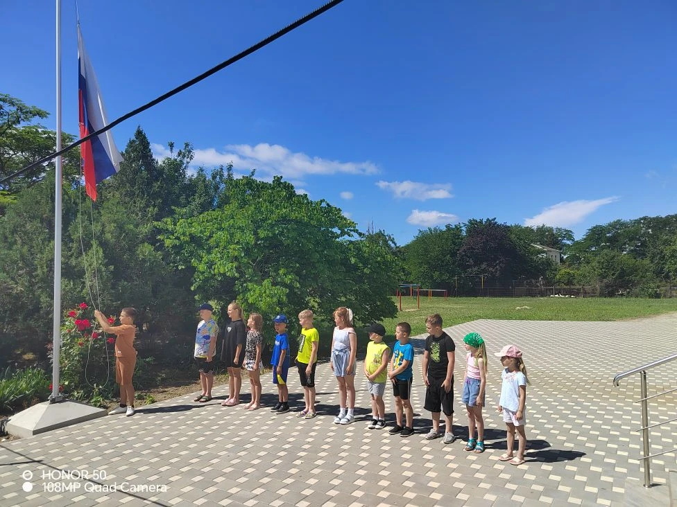 🇷🇺 День России в МБОУ СОШ №24: торжественно и вдохновенно! 🇷🇺

Сегодня, 12 июня, школа отметила 