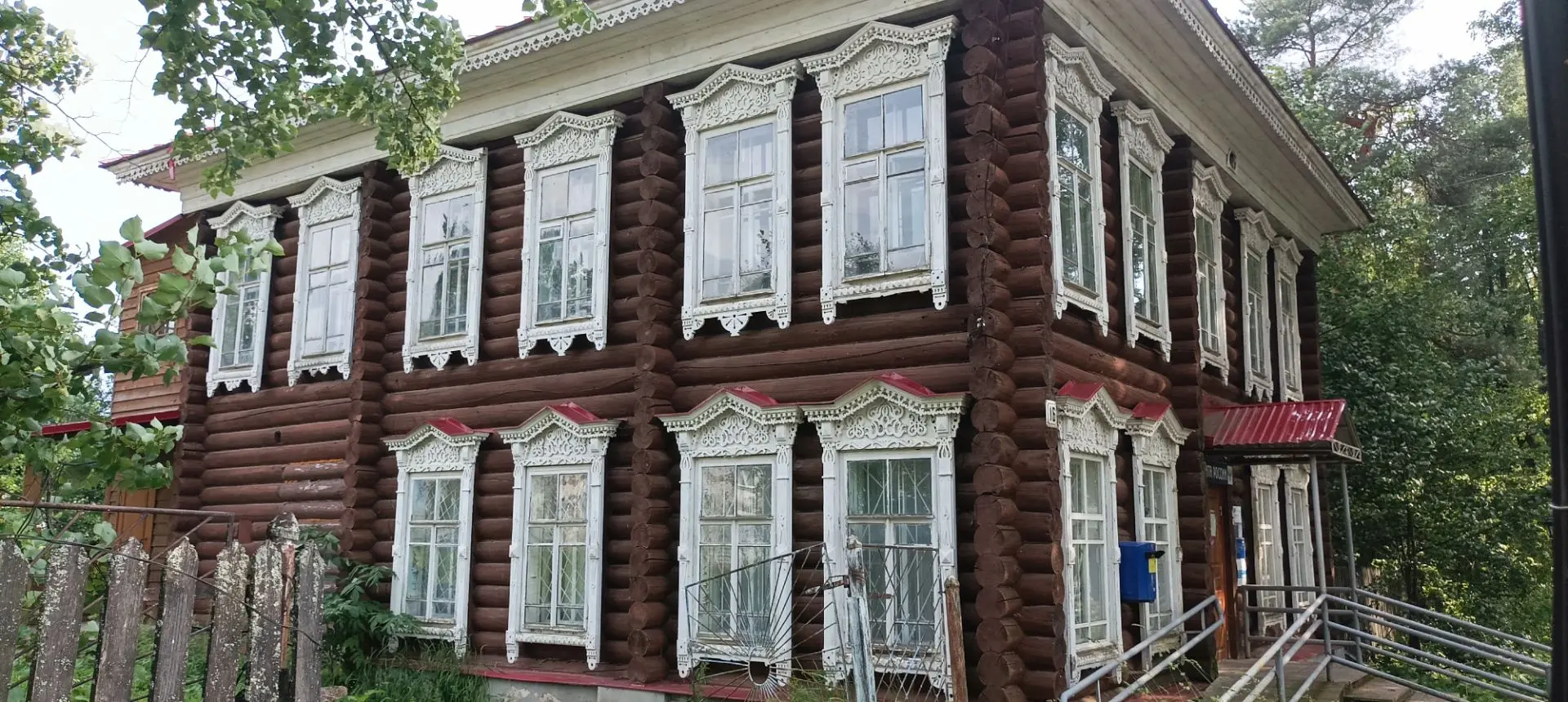Дом без истории: купеческий особняк в городе Чёрмоз Пермский край

В центре Чёрмоза стоит уютный дер