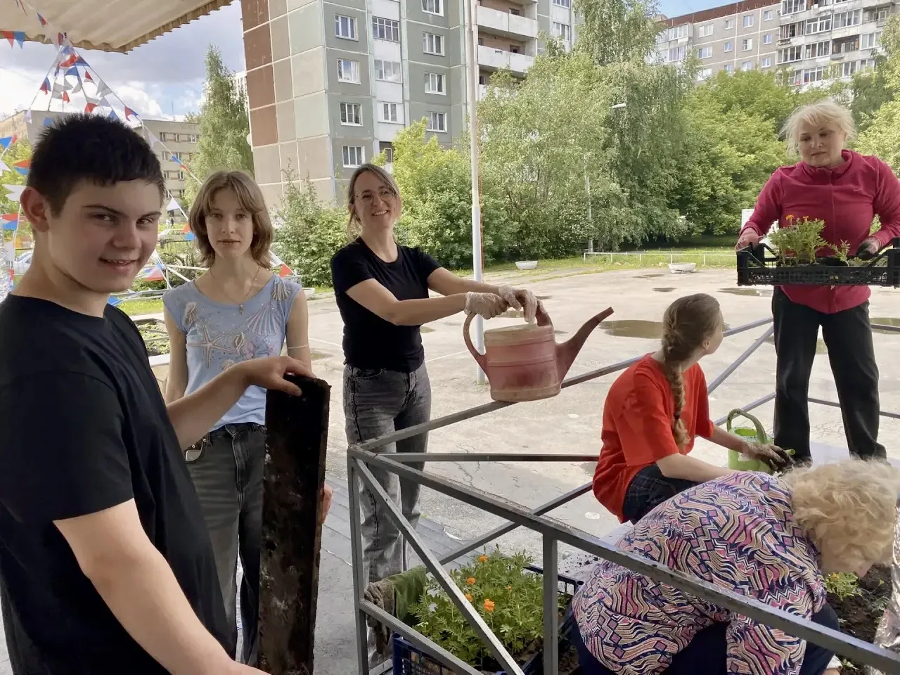 🌿 Россия в цветах: создаем красоту своими руками! 🇷🇺

В преддверии Дня России в нашей школе кипит