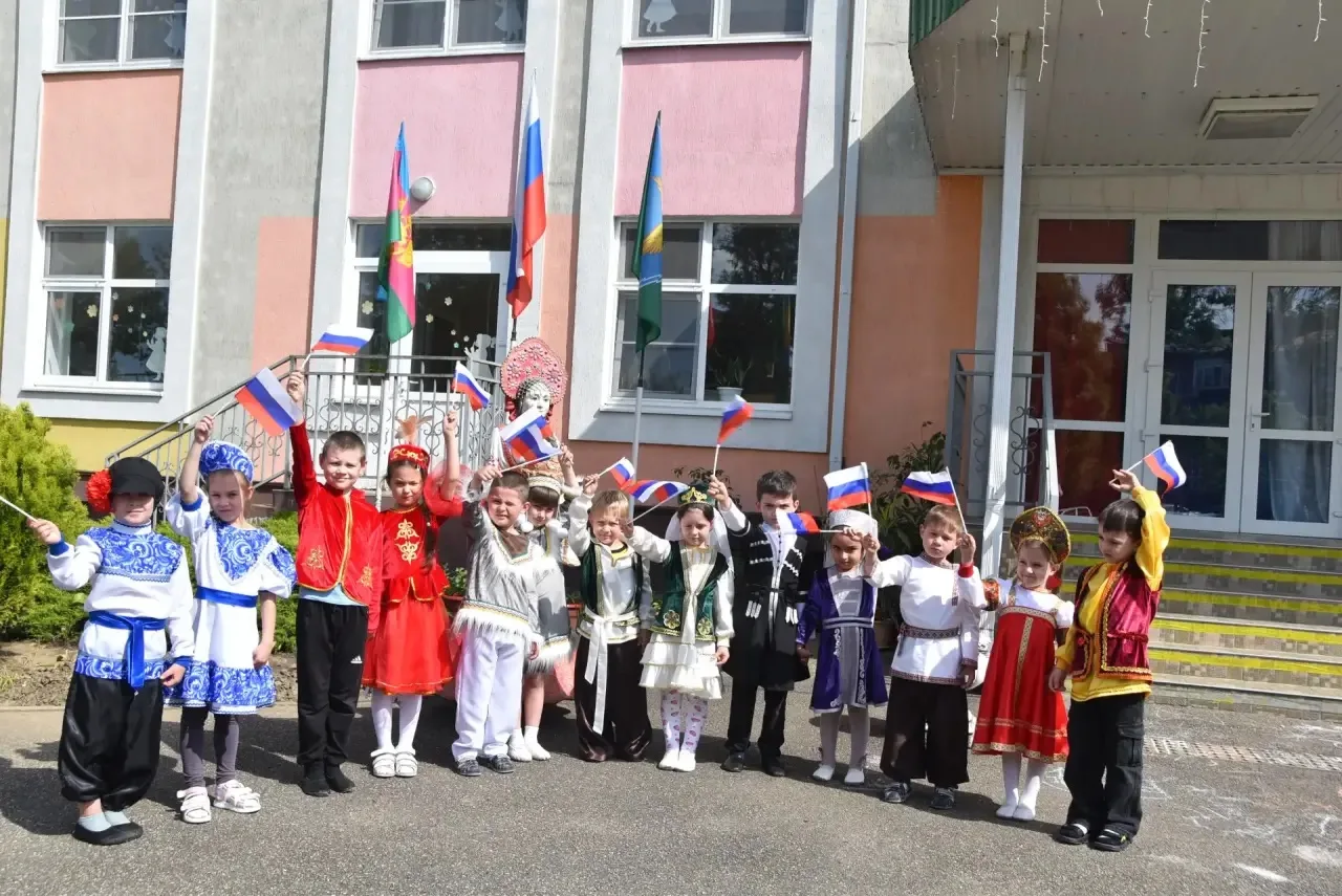 🇷🇺 «Россия — Родина моя!»🇷🇺

В нашем детском саду №4 царит особая атмосфера — атмосфера гордости