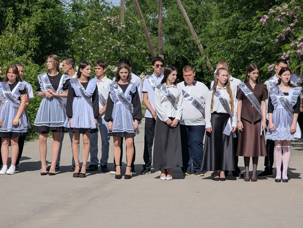 «Дорогие наши выпускники!»

Сегодня для вас прозвенел последний звонок. Таким же звонким, чистым и н
