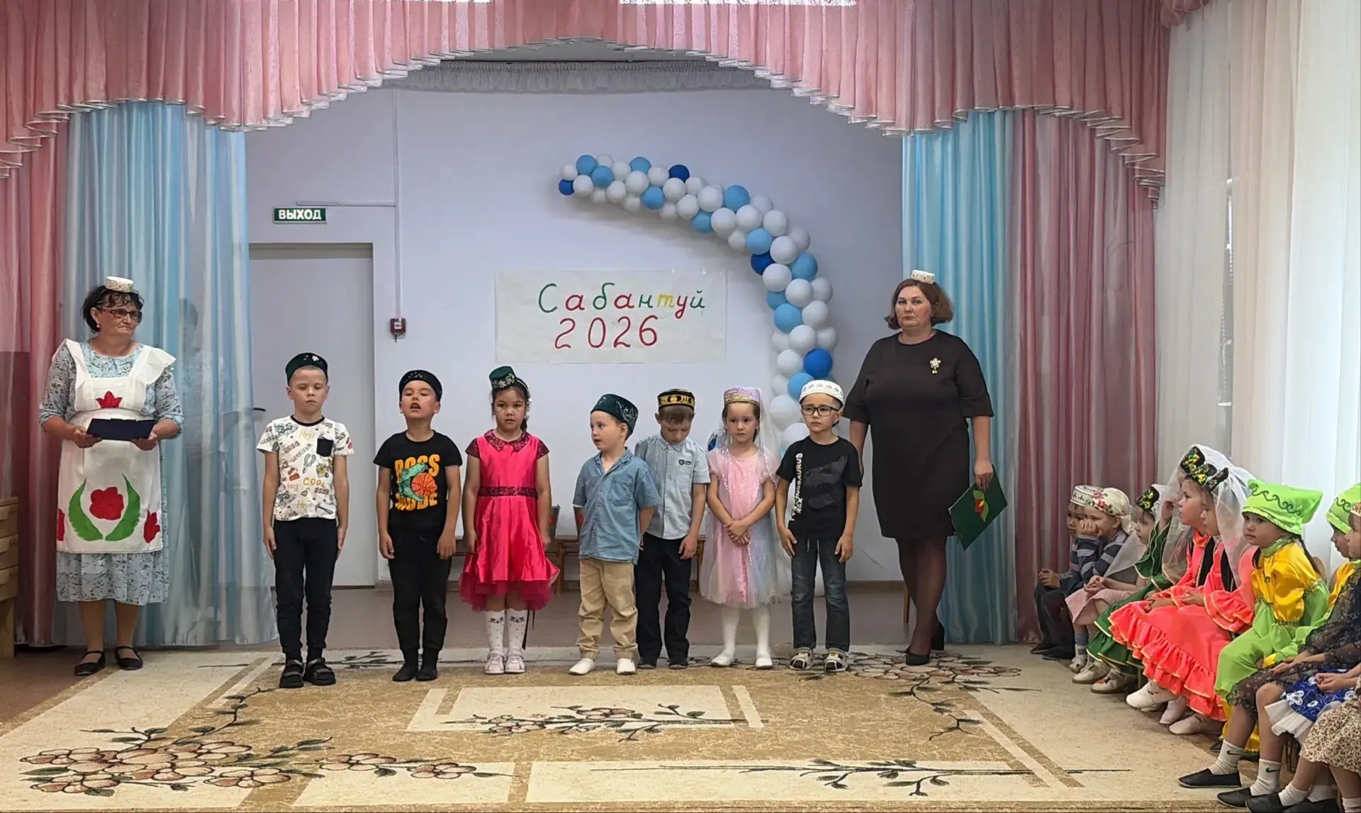 Сабантуй – халкыбызның иң күңелле, иң ямьле милли бәйрәмнәренең берсе. Ул һәрвакыт шау-гөр килеп, кө