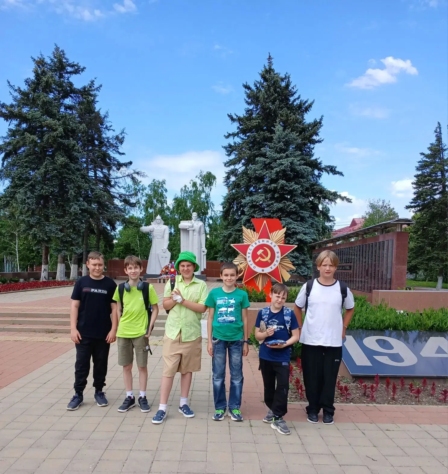 4 июня наши ребята, в составе городской делегации, посетили музей семьи Степановых в г Тимашевске.
Э