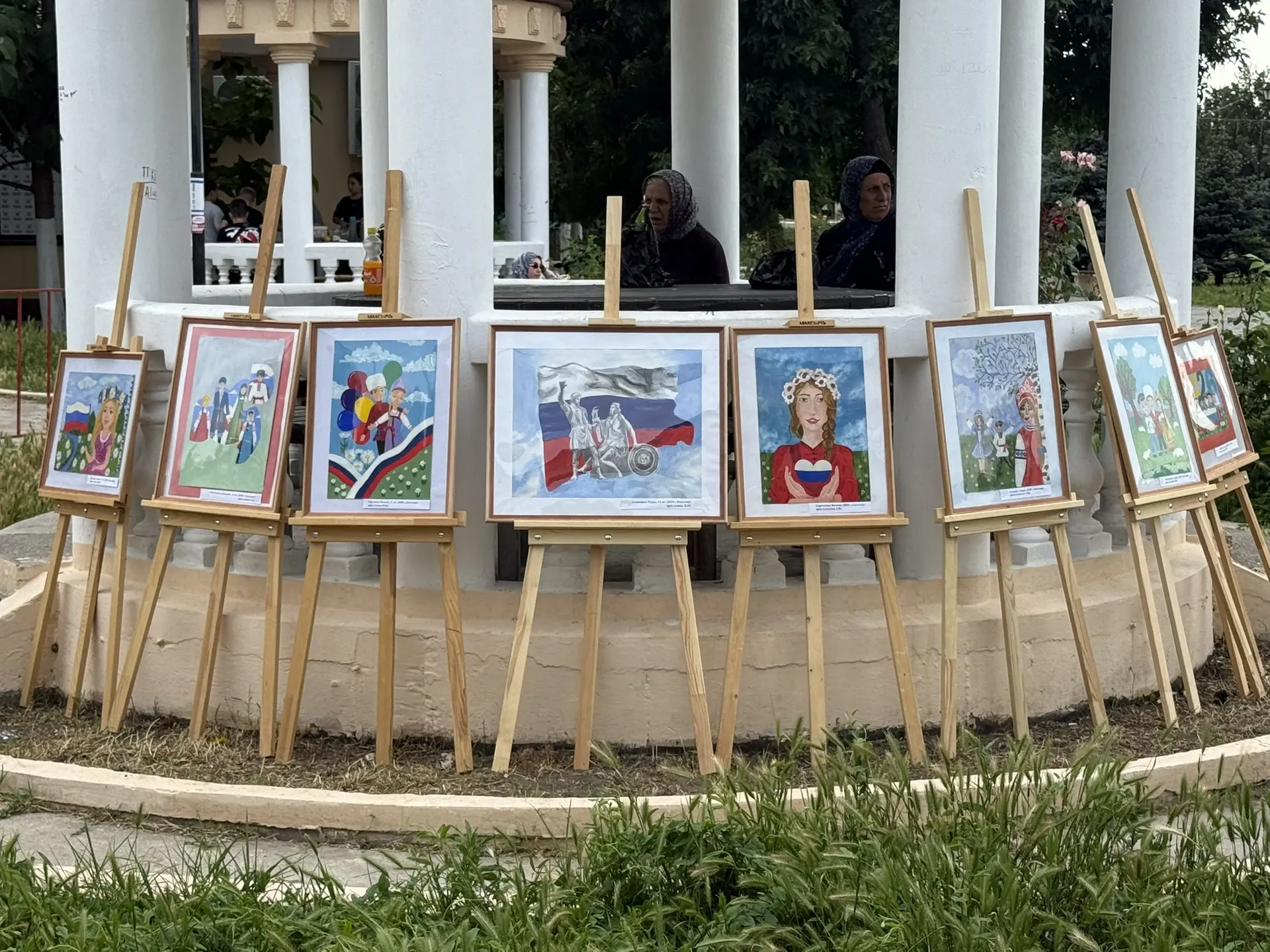 Краски Родины: выставка юных художников 

Сегодня в парке культуры и отдыха им. Малагусейнова случил
