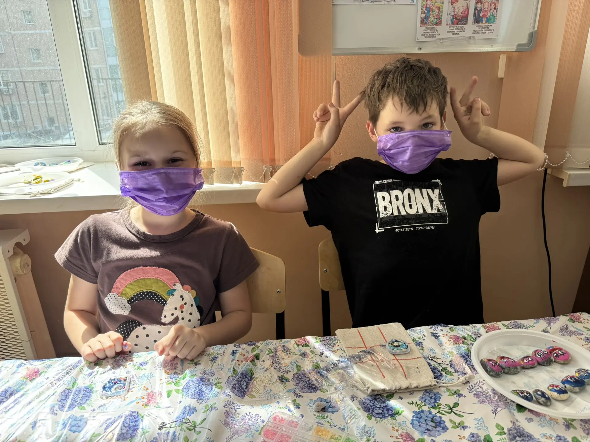 🍀Наш пришкольный лагерь 🍀

Каждый день у ребят проходит по разному 
Сегодня был выход в театр Моло