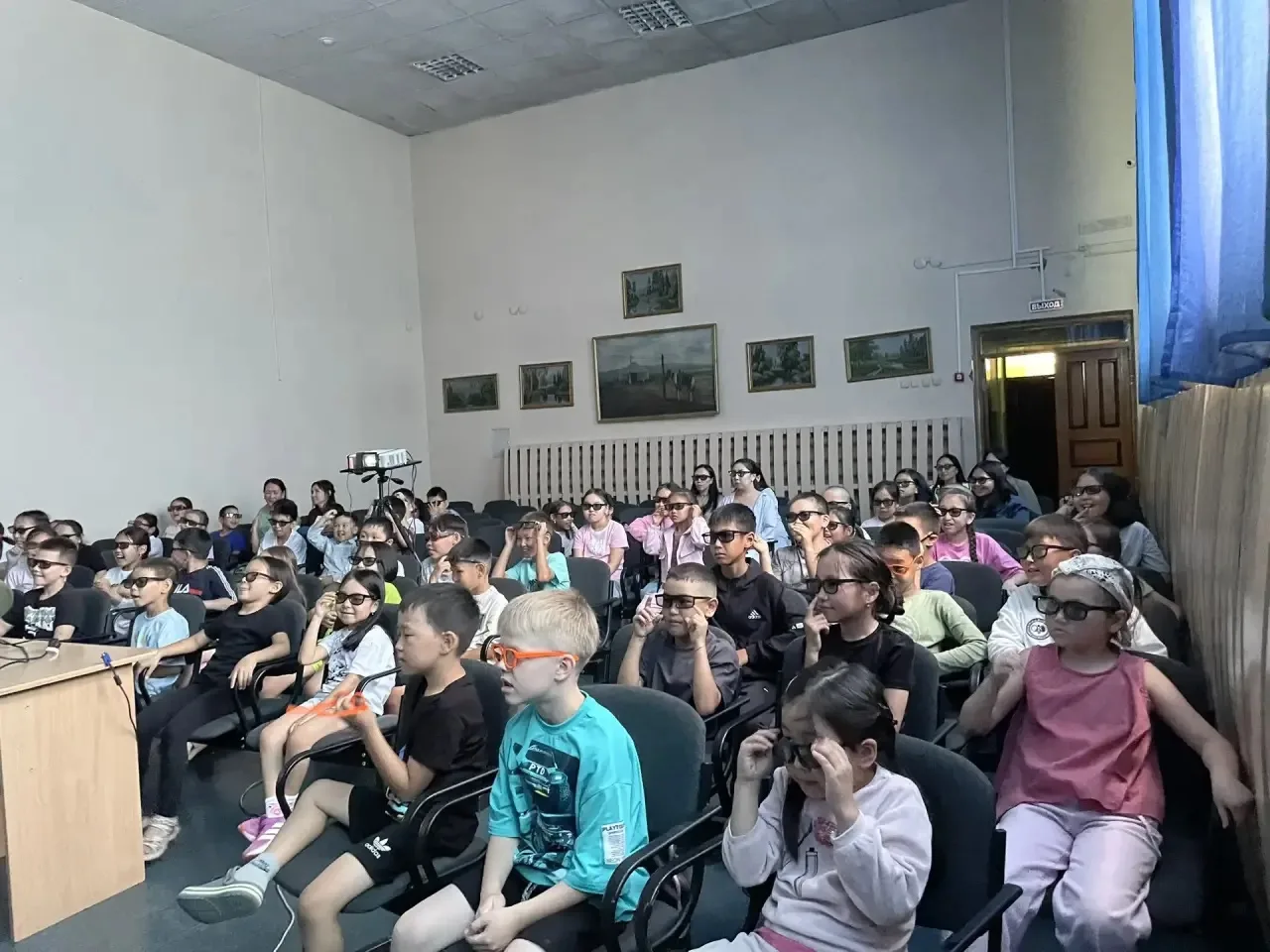 Семья, магия кино и мыльная радость! 🎬🫧

17 июня выдался по-настоящему семейным и волшебным днём в