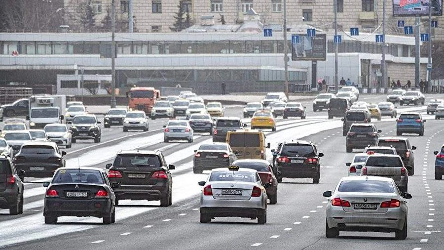 🚗 Оборот каршеринга в России в январе-апреле 2026 года снизился почти на 18%, до 17,3 млрд рублей. 
