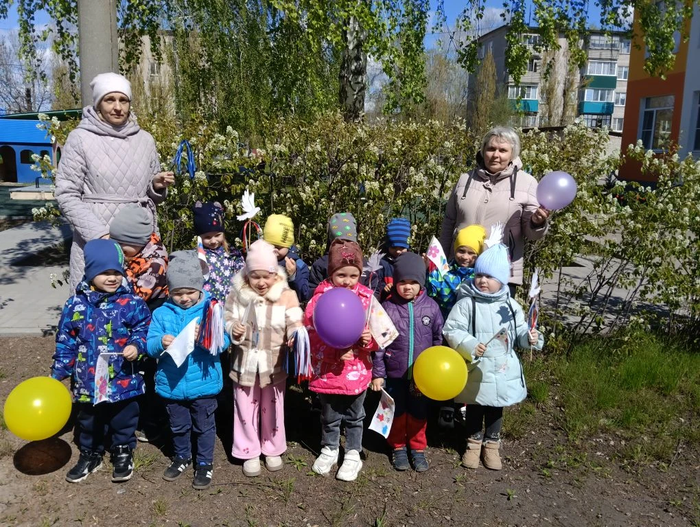 🌎Миру-мир! 🇷🇺
Дети и взрослые средней группы «Звёздочки» приняли участие в удивительной Всероссий
