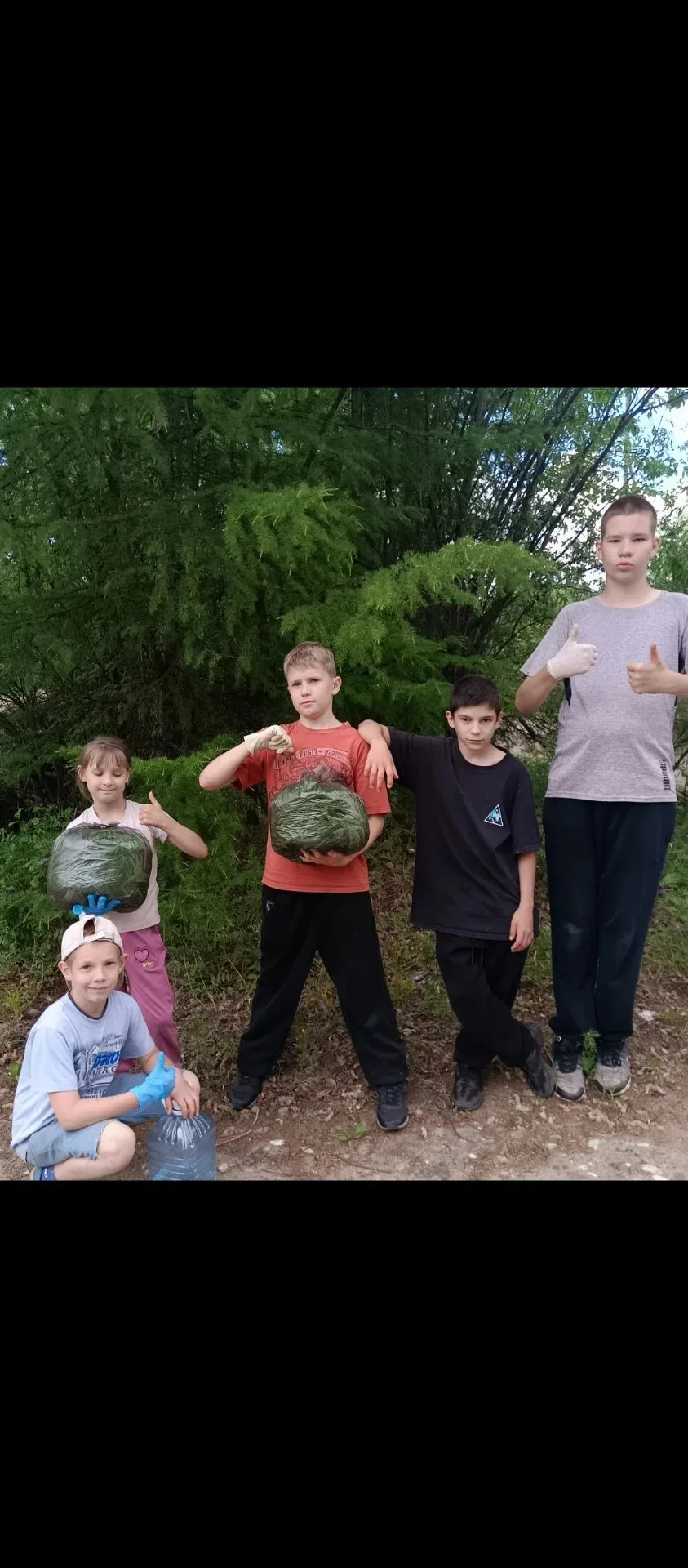 В рамках проекта "Созерцая - не разрушай", ребята, вместе с воспитателем Козыревой Алёной Георгиевно