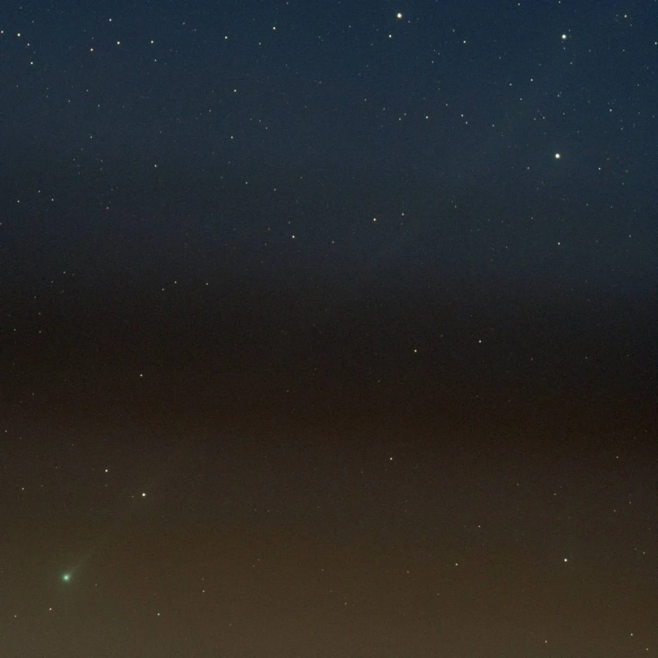 Фотофакты. Комета C/2025 R3 (PANSTARRS) на утреннем небе Ленобласти.

К сожалению неидеальное небо, 