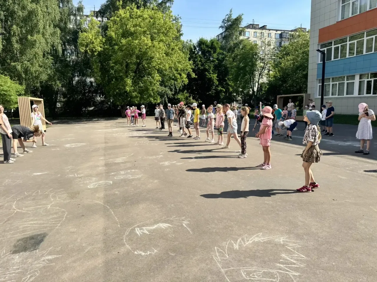 С позитива, бодрого настроения началась вторая неделя в школьном летнем лагере.
Это самое время для 