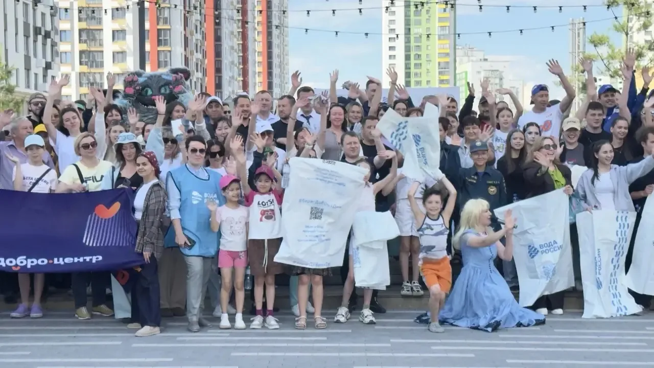 Сегодня сотрудники АО «Спецавтохозяйство по уборке города» приняли участие в экологической акции «Во