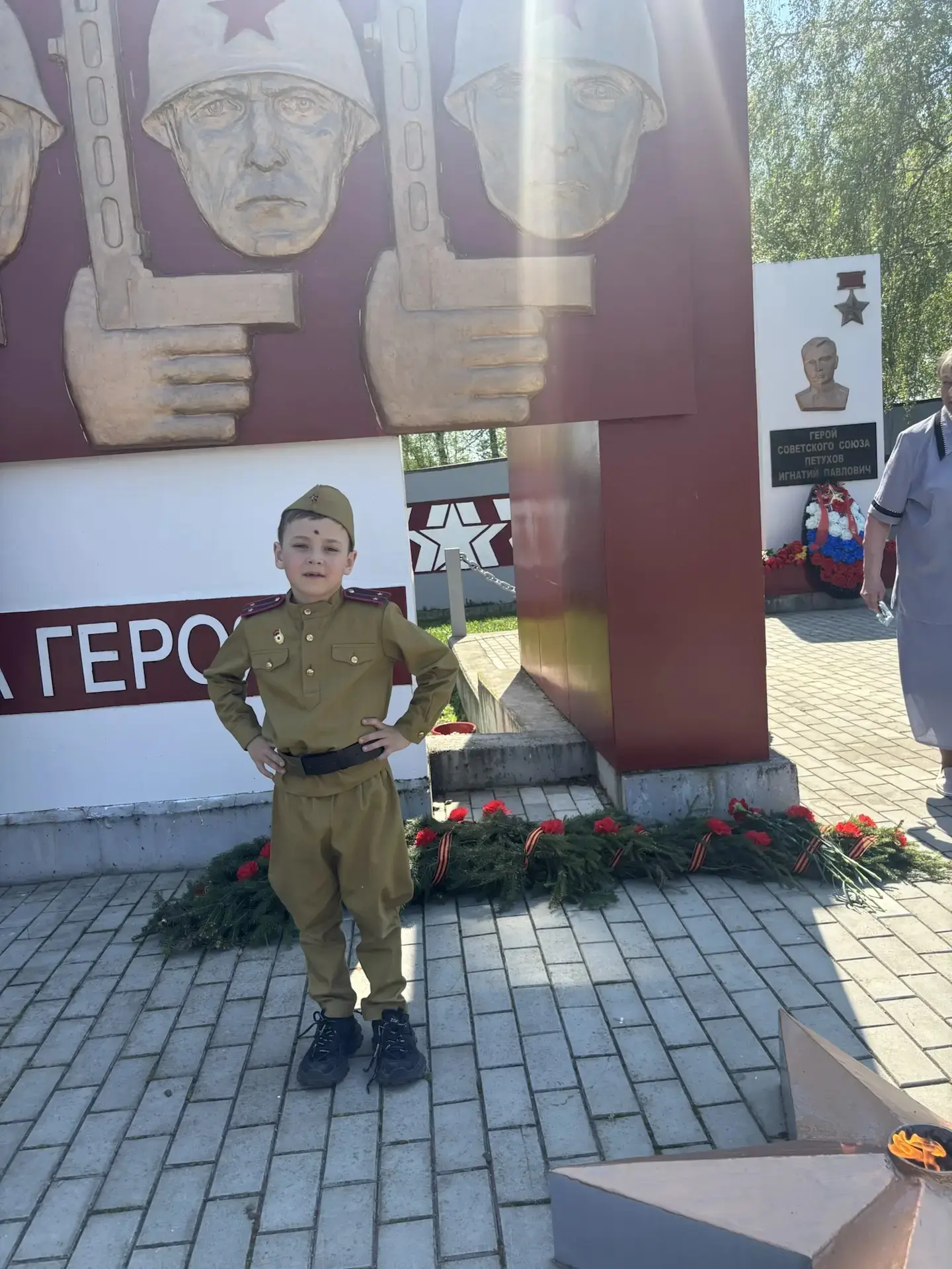 Сегодня наш воспитанник Мамаев Искандер  принял участие в торжественном митинге, посвященном 81-й го