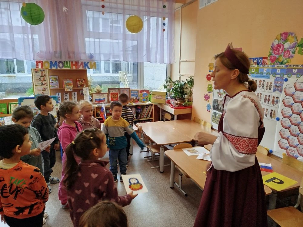 🇸🇮В преддверии Дня России наши воспитанники стали участниками патриотического квеста.
✨В игровой ф